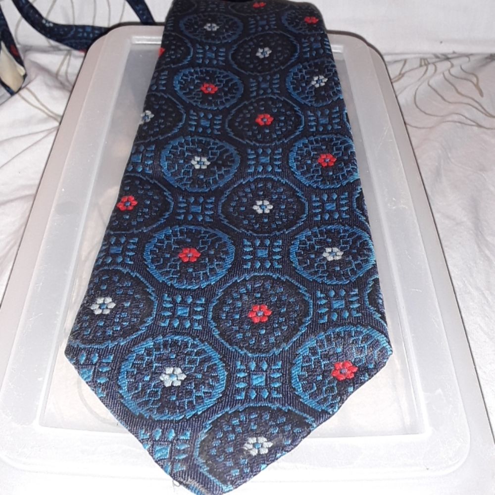 Enthusiasm Hartford Beverly Hills tie